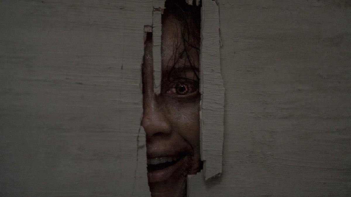 Does Evil Dead Burn have a credits scene?