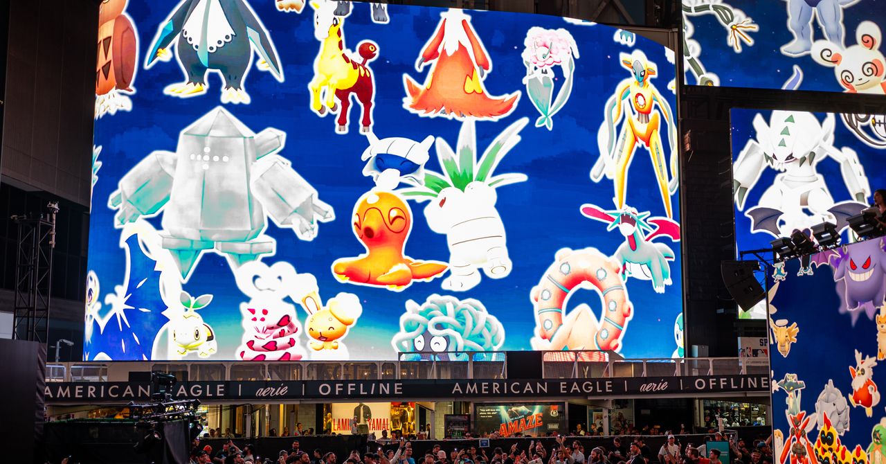 More Than a Thousand ‘Pokémon Go’ Players Descend on Times Square to Defeat Mewtwo